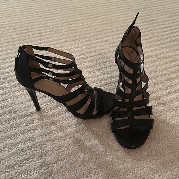 Stuart Weitzman Black Heel - size 8 - Picture 1 of 7